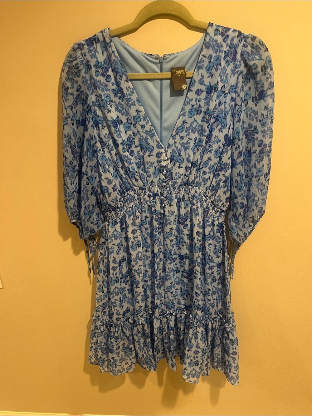 Taylor Blue and White Floral Mini Dress - Picture 3 of 4